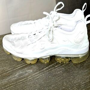 NIKE Vapormax tennis shoes